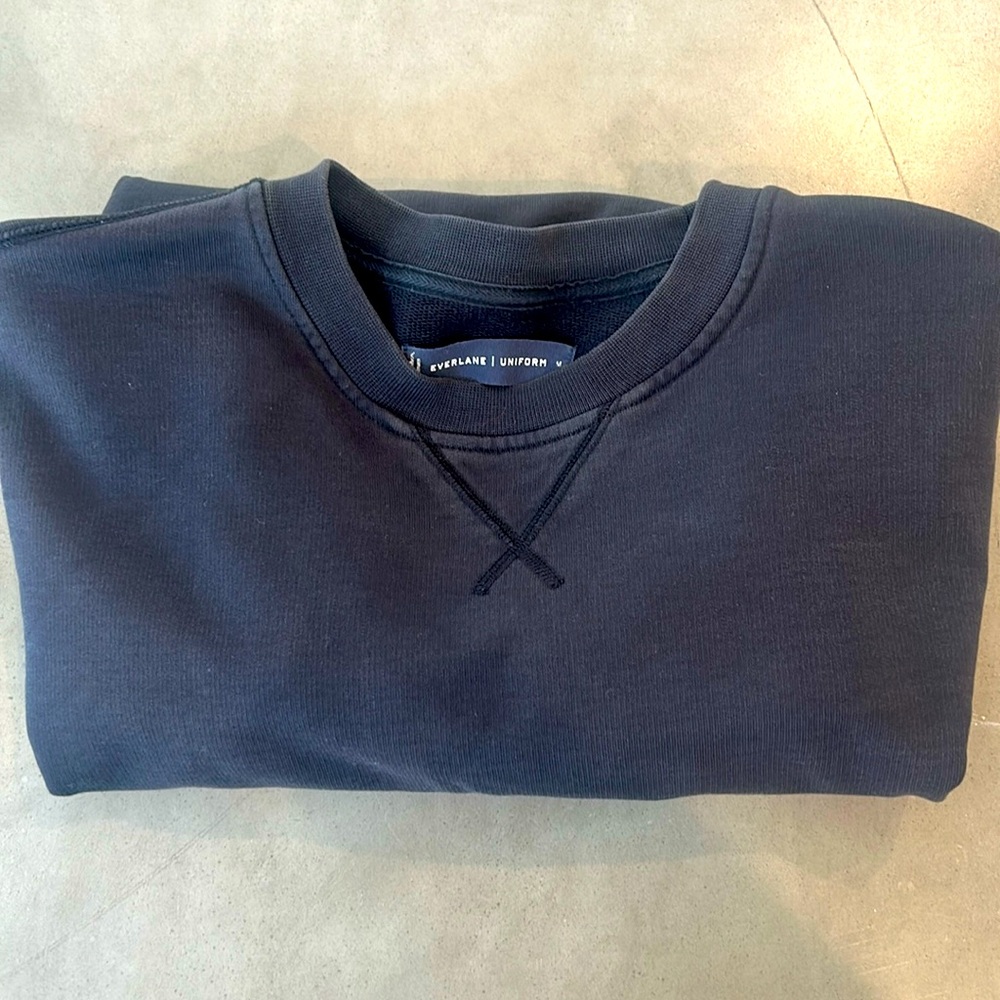 Black crew neck sweatshirt